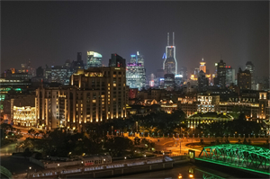 Whether you are admiring the magnificent night view of the Bund